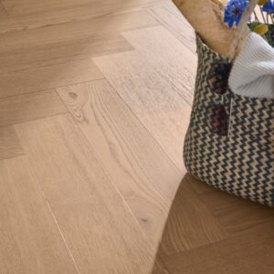 Herdet Tregulv Lindura Oak Clay Brown Classic 20233 – Fiskebensgulv – Ultramattlakk - Bilde 5