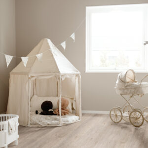 Klikkvinyl med kork Ek Pearl i lys eikelook med naturtro trestruktur