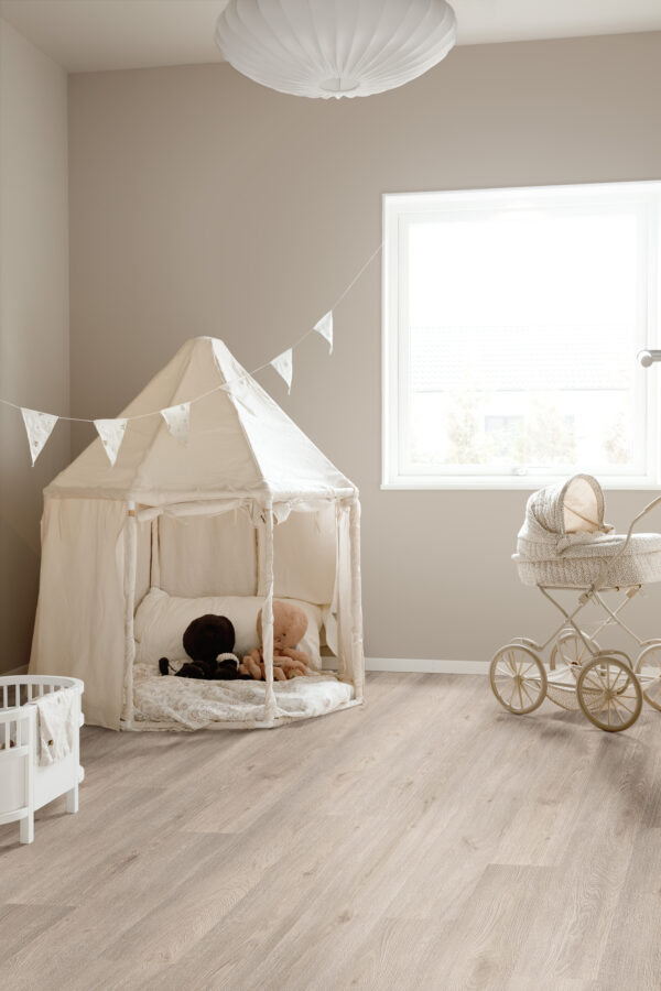 Klikkvinyl med kork Ek Pearl i lys eikelook med naturtro trestruktur