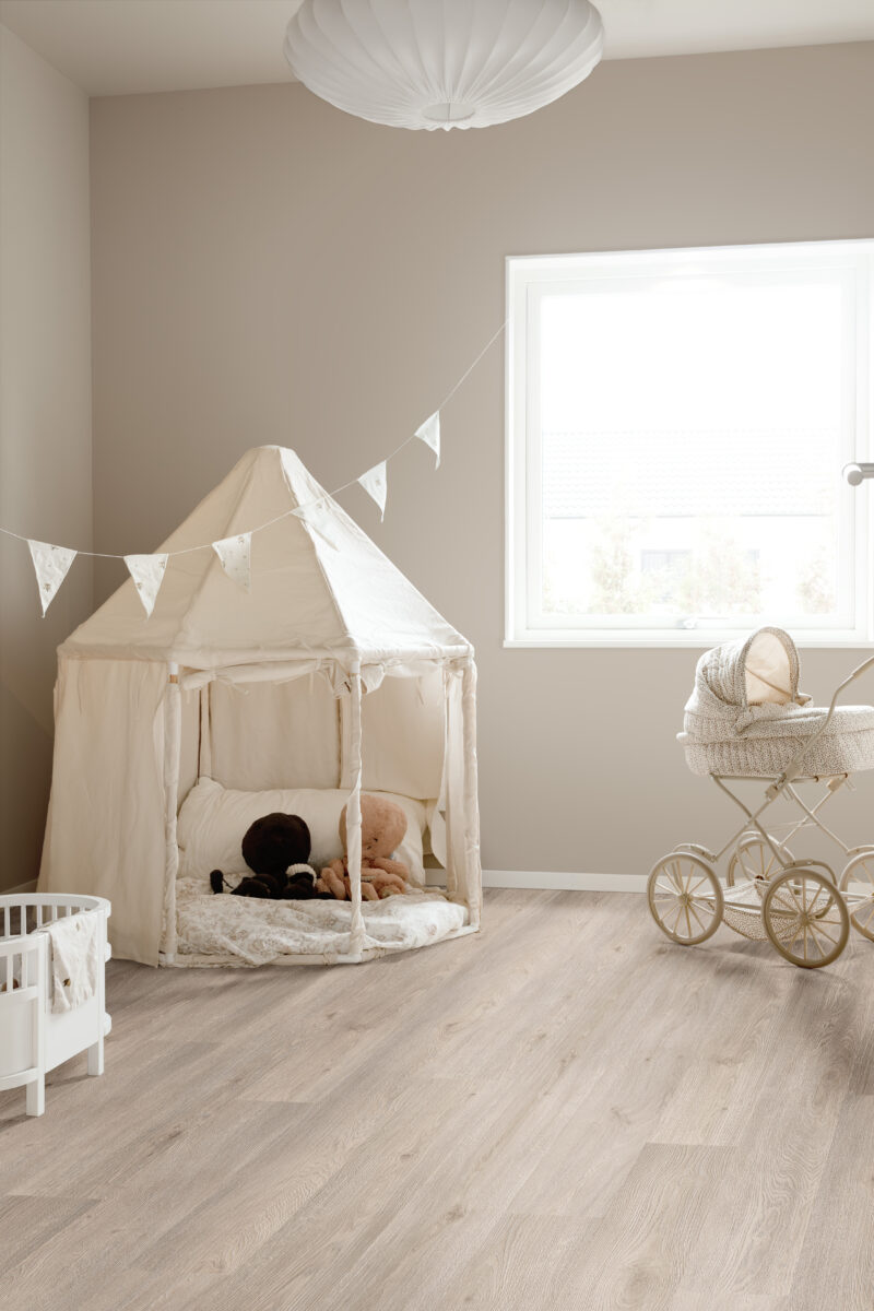 Klikkvinyl med kork Ek Pearl i lys eikelook med naturtro trestruktur