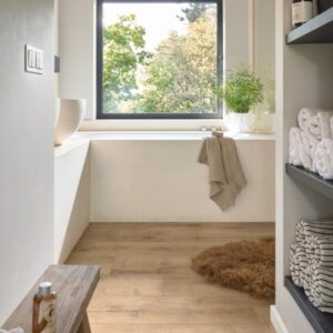 Klikkvinyl gulv i eikedekor Cracked terra oak 06439 med naturlig trestruktur og mikrofas