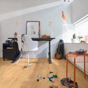 Klikkvinyl gulv i eikedekor Madras Oak med naturlig trestruktur og mikrofas på alle sider