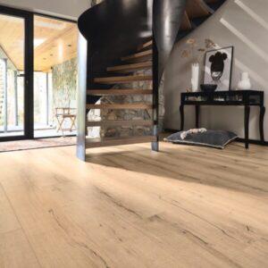 Klikkvinylgulv i eikedesign Light Old Wood Oak 07139 med lange planker og naturlig trestruktur