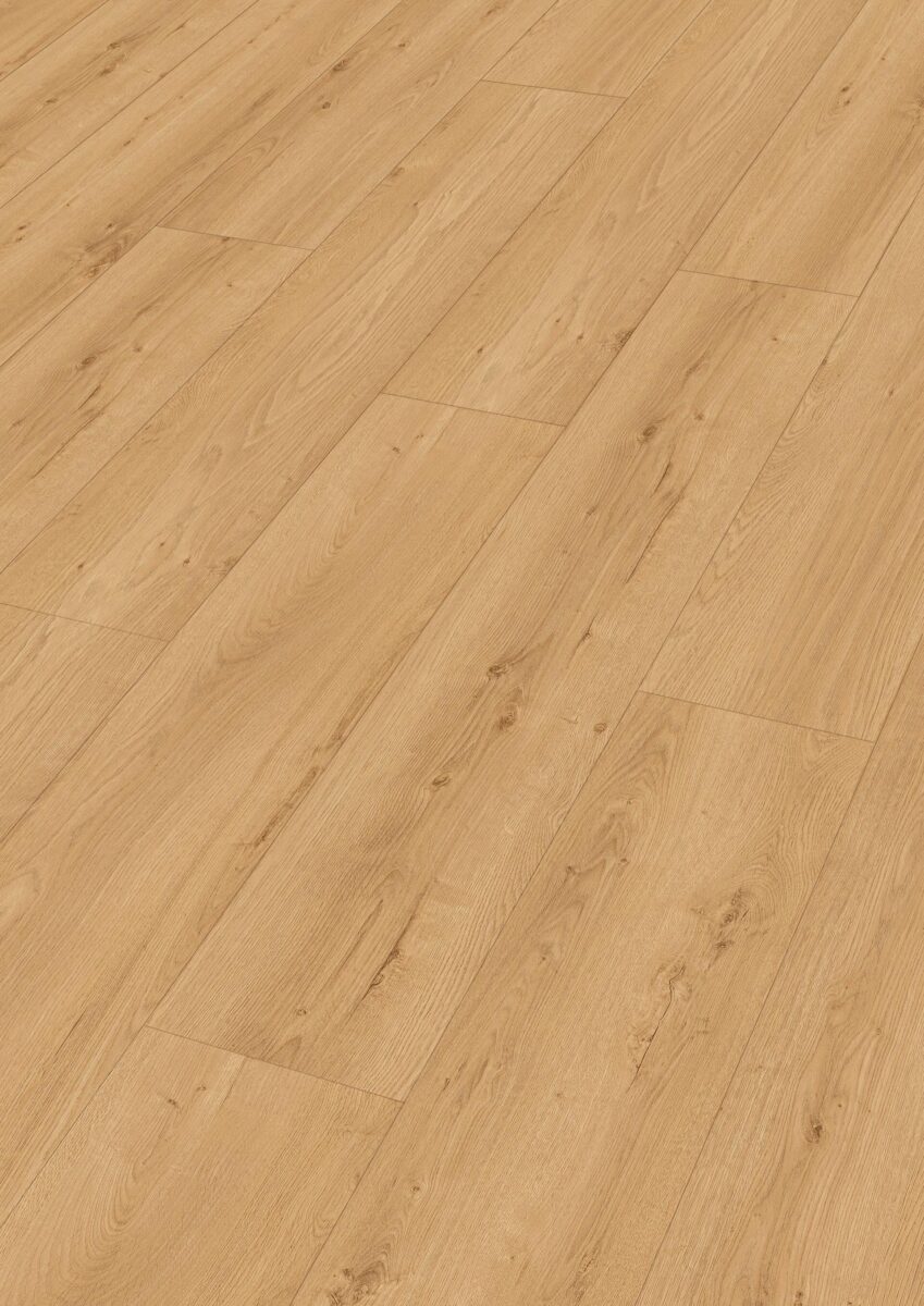 Klikkvinyl gulv i varm eikelook med naturlig og levende trestruktur