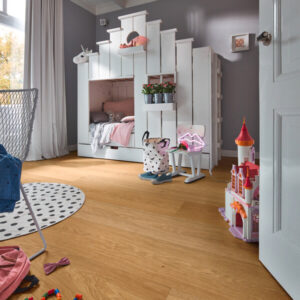 Herdet tregulv i eik med naturlig trestruktur og ultramatt overflate