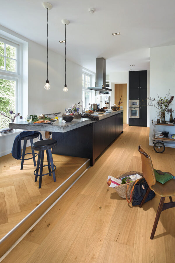 Herdet tregulv Lindura Oak Lively 08914 – Brede Planker – Ultramattlakk - Bilde 3