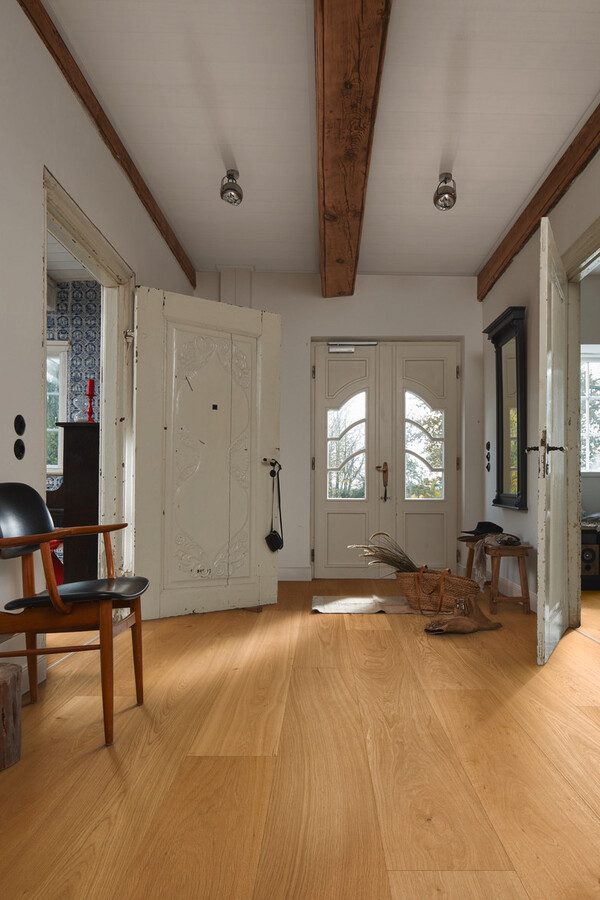 Herdet tregulv Lindura Oak Lively 08914 – Klassiske Brede Planker – Ultramattlakk - Bilde 3