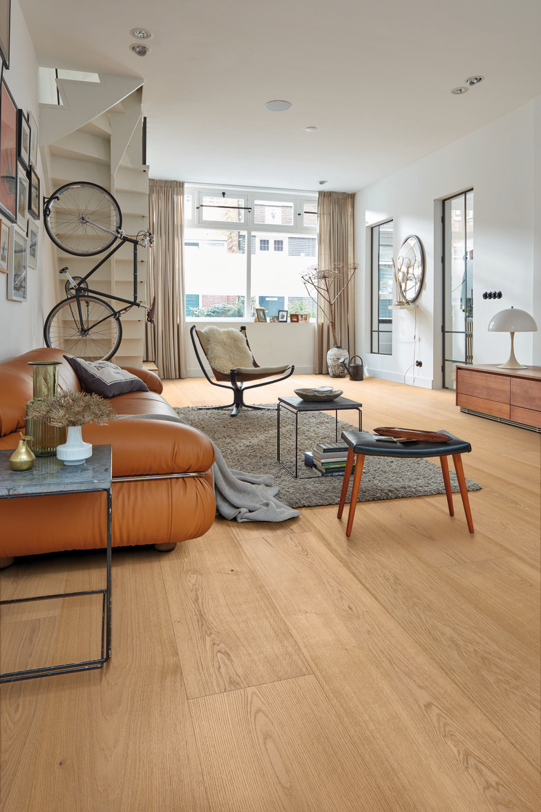 Herdet tregulv i eik Natural Light Oak med brede plankebord og ultramattlakk