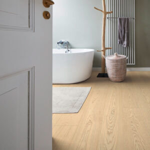 Herdet tregulv i eik Natural Alabaster Oak med brede planker og ultramatt overflate