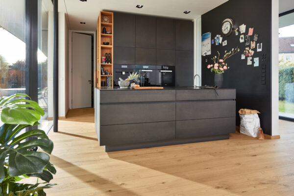 Herdet tregulv Lindura Pure Oak 08921 autentisk – Klassiske Brede Planker – Ultramattlakk - Bilde 4