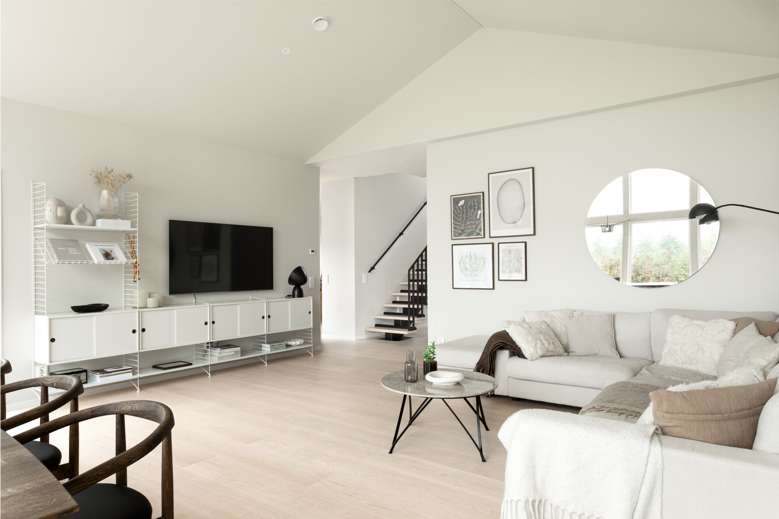 Maxwood XLW herdet tregulv i eik med lys naturfarge, børstet overflate og brede plankebord