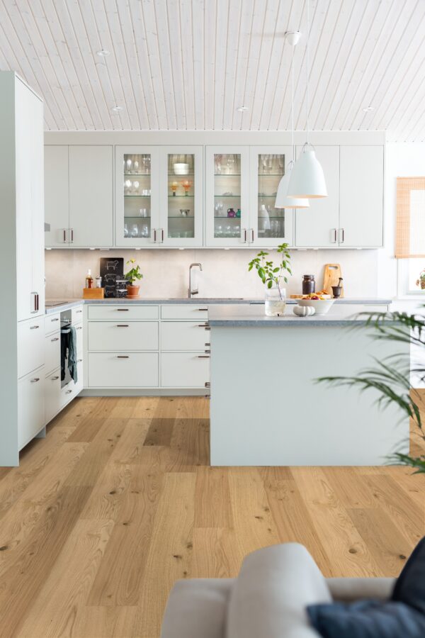 Maxwood XL herdete tregulv i eik med børstet struktur og naturlig nyanse i langt plankformat