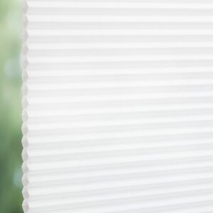 Plisségardin Luxaflex Duette i hvit med honeycomb struktur og myk lysfiltrering