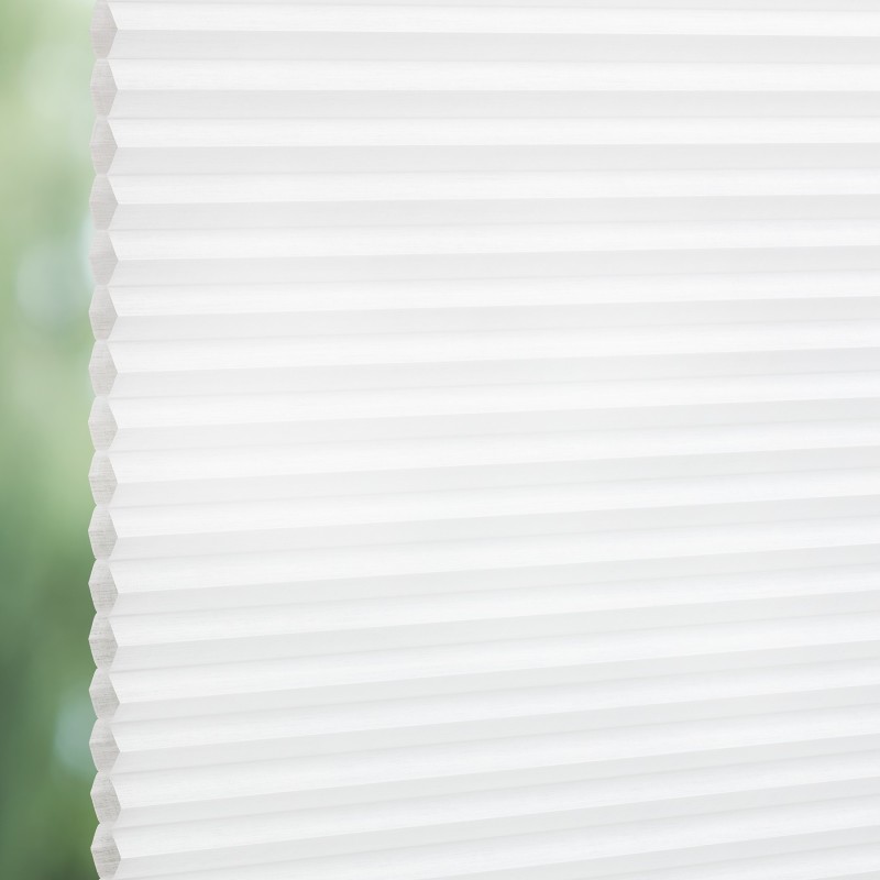 Plisségardin Luxaflex Duette i hvit med honeycomb struktur og myk lysfiltrering
