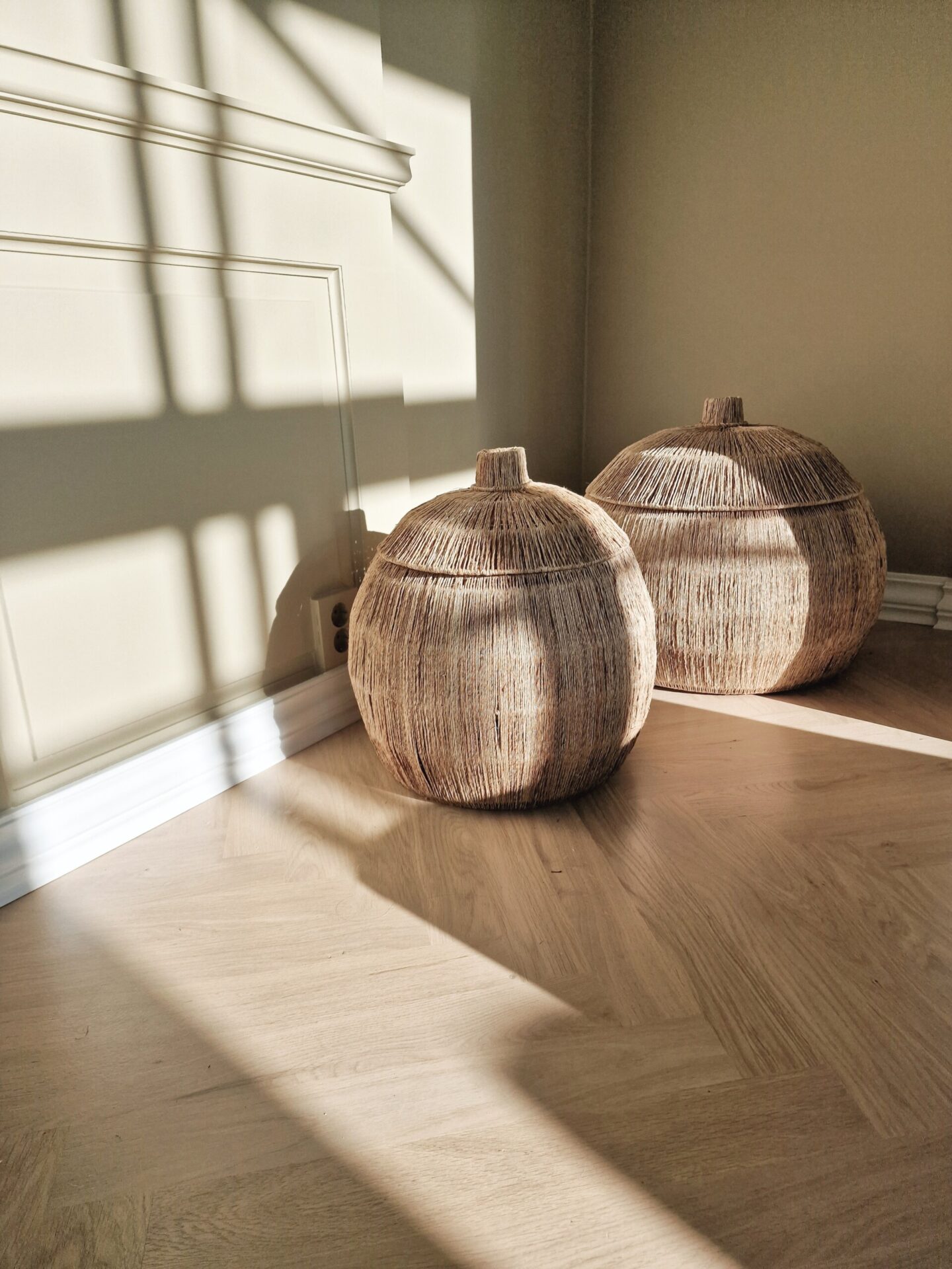 Ubehandlet fiskebein parkett i heltre eik med naturlig utseende