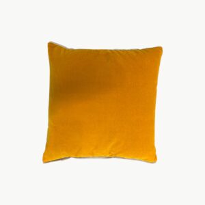 Designers Guild pyntepute i okergul og grå med tosidig design 40x40