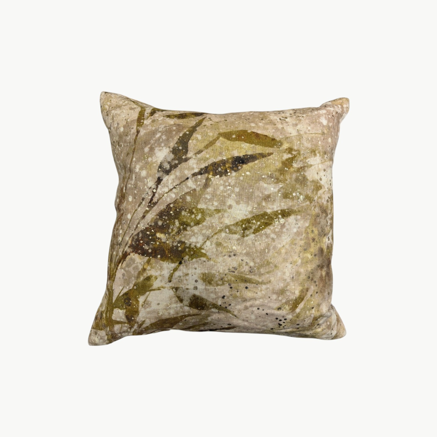 Pyntepute med bambusblader i naturlige grønne og beige toner