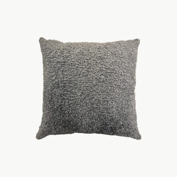 Grå pyntepute med bouclé tekstur