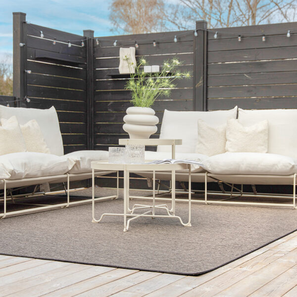 Uteteppe Nature på terrasse med lounge møbler