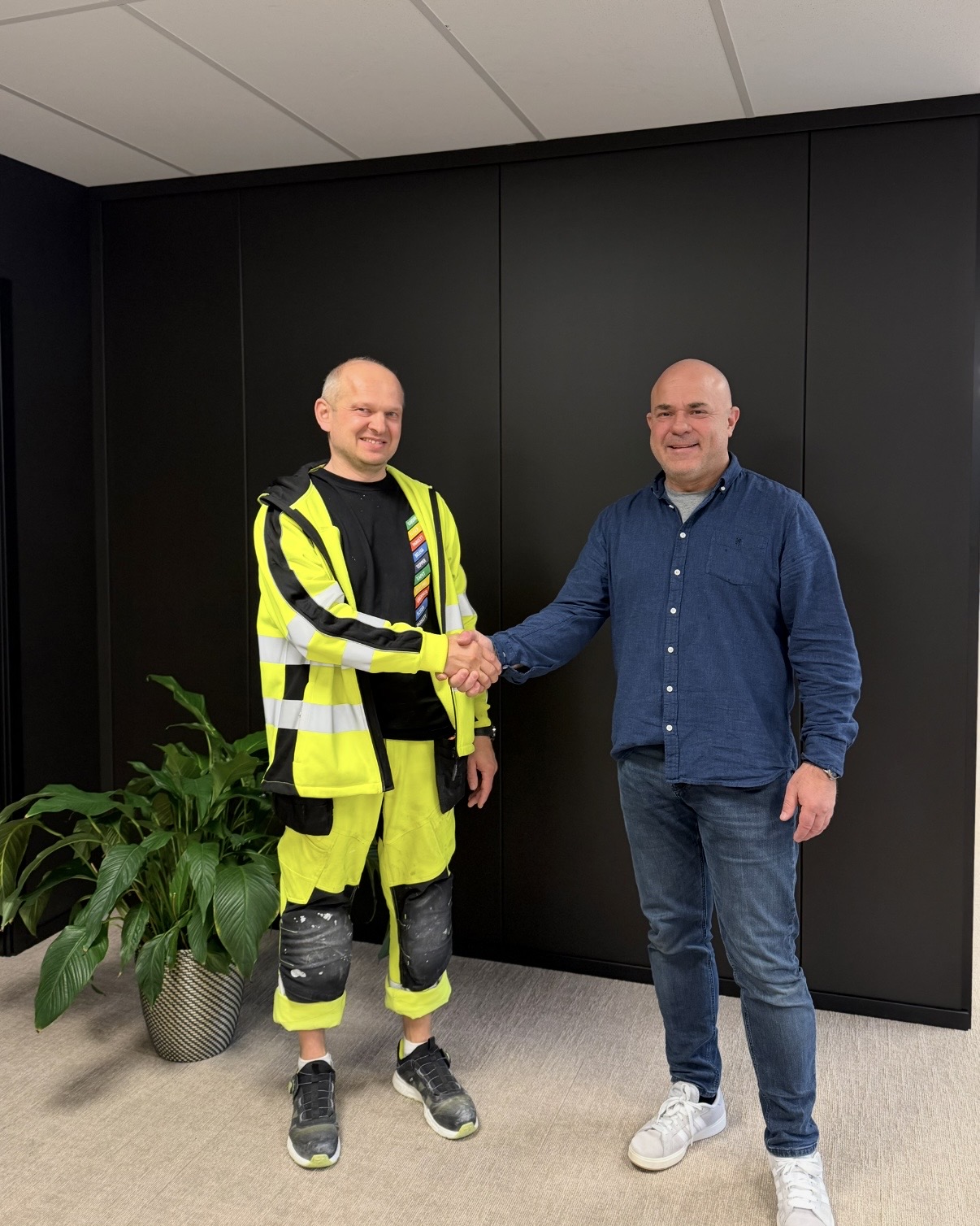 Gratulerer til Pavlo med meget bestått fagprøven som gulvlegger