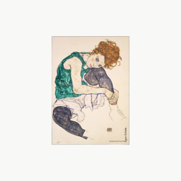 Plakat med motivet Sittende kvinne med bøyde knær av Egon Schiele i grønne og beige toner