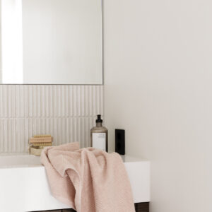 Høie Moment håndkle dus rosa på badet