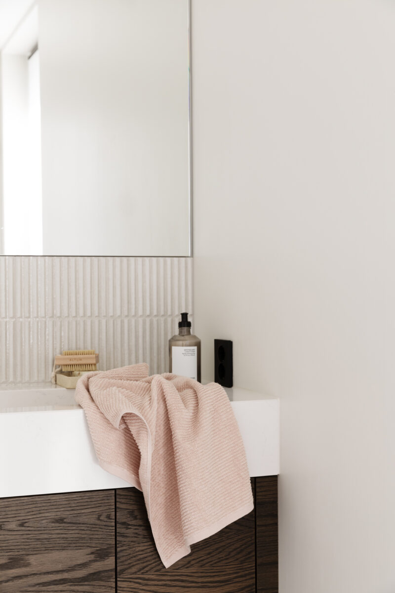Høie Moment håndkle dus rosa på badet
