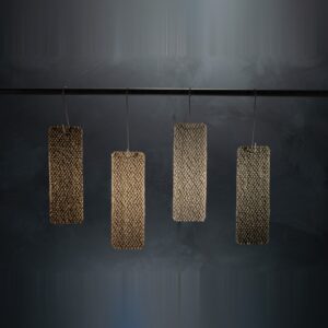 Teppeprøver Sisal Rustic i ulike farger hengende på rekke