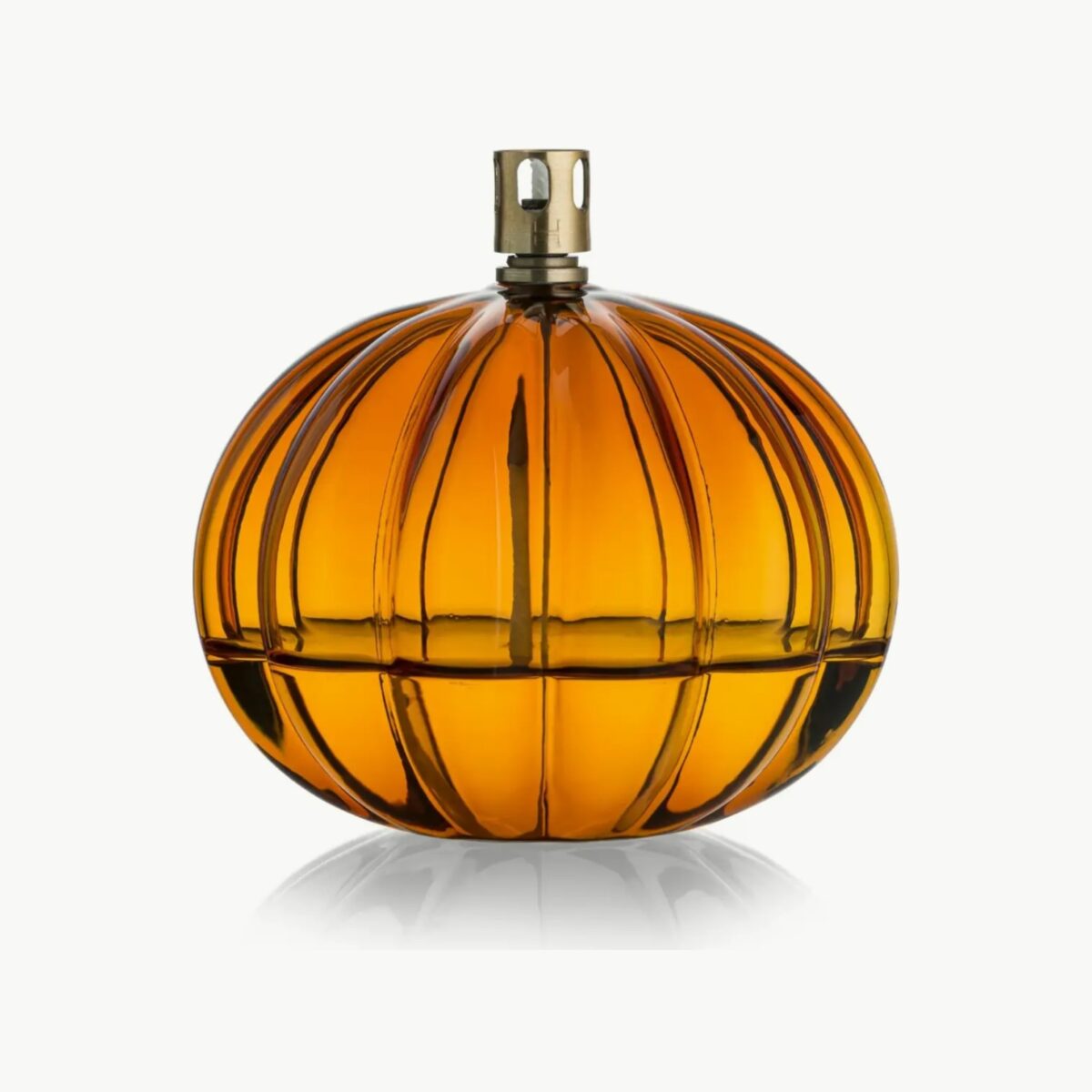 Aurora oljelampe 11 cm i amber fra Hadeland Glassverk – munnblåst rund glasslampe med vakker optisk struktur og gyllen glød.