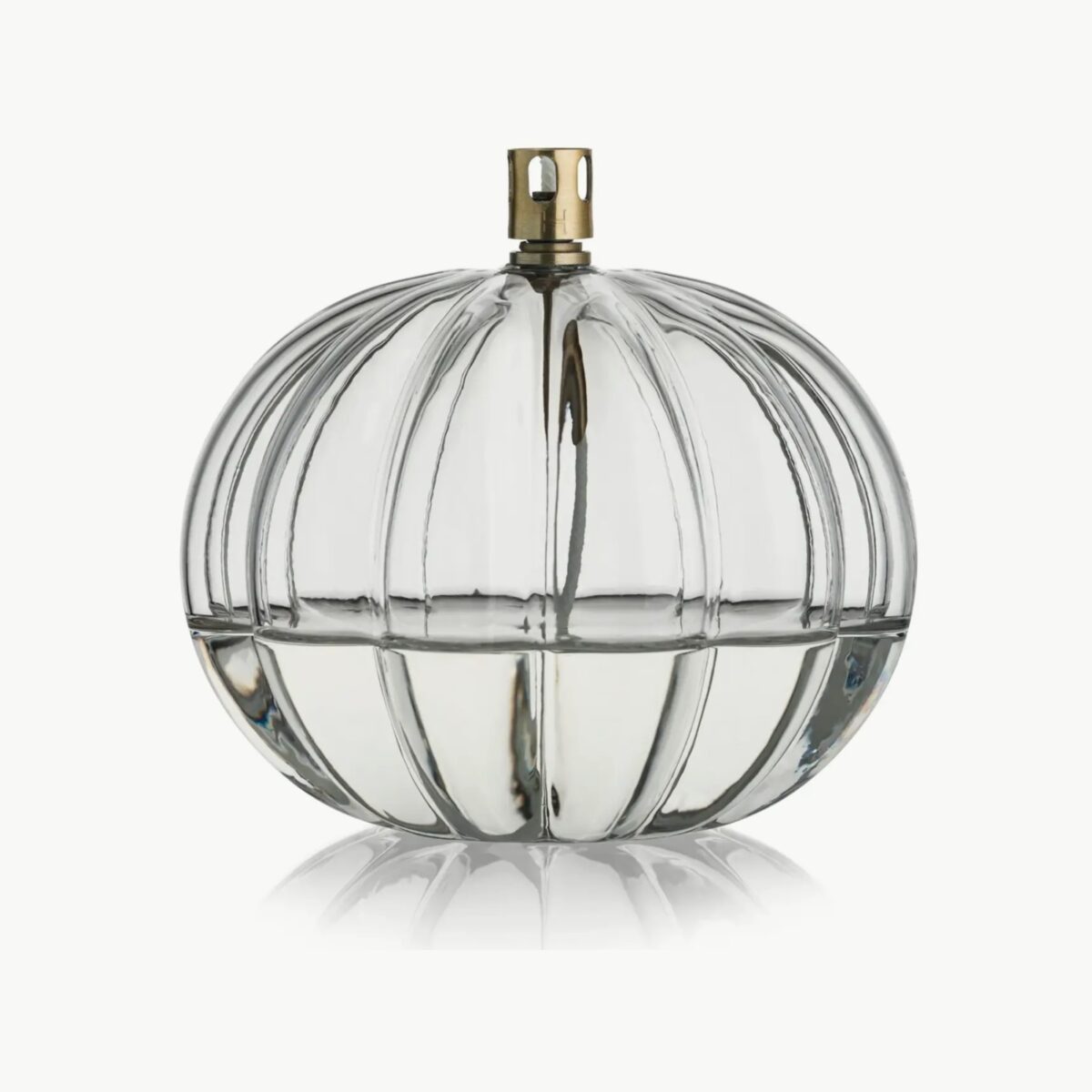 Aurora oljelampe 14 cm i klart glass fra Hadeland Glassverk – munnblåst rund lampe med vakker optisk struktur og tidløst design.
