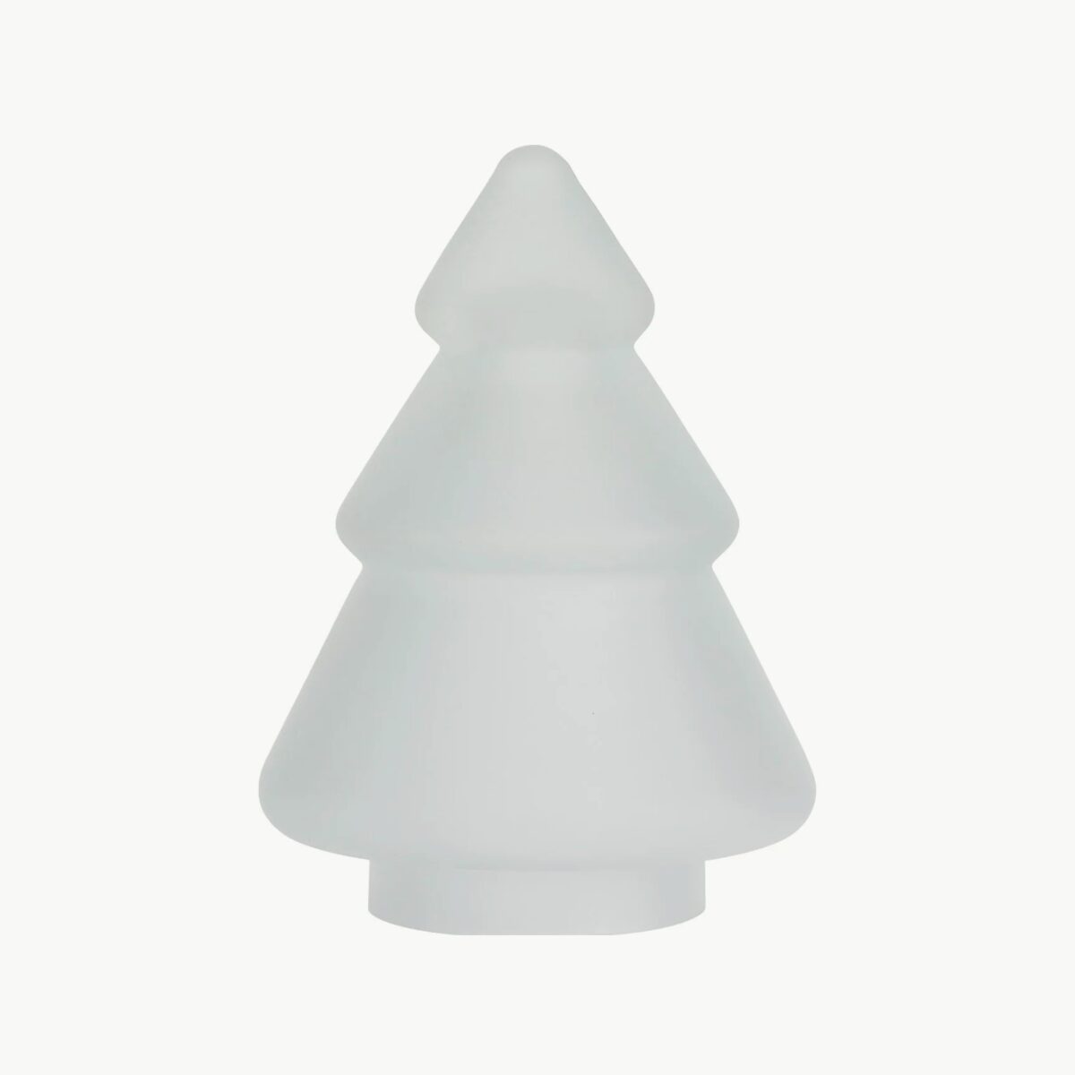 Gran glasstre 11,5 cm i frostet hvitt glass fra Hadeland Glassverk mot hvit bakgrunn.