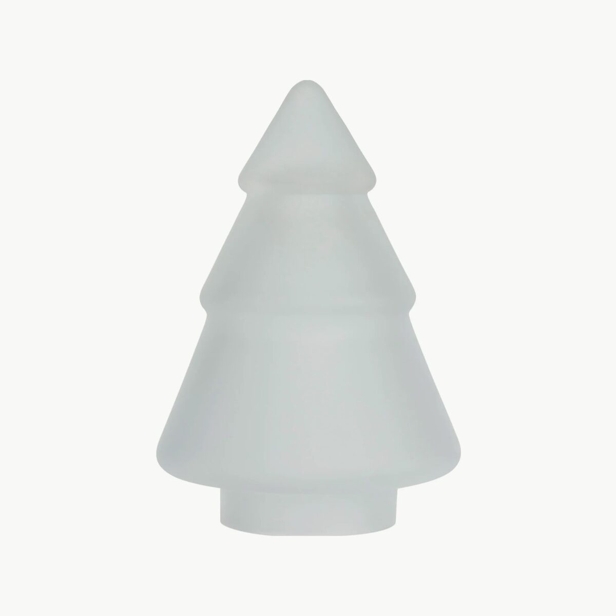 Gran glasstre 12,7 cm i frostet hvitt glass fra Hadeland Glassverk mot hvit bakgrunn.