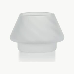 Gran lyslykt 2 pk i frostet hvitt glass fra Hadeland Glassverk mot hvit bakgrunn.