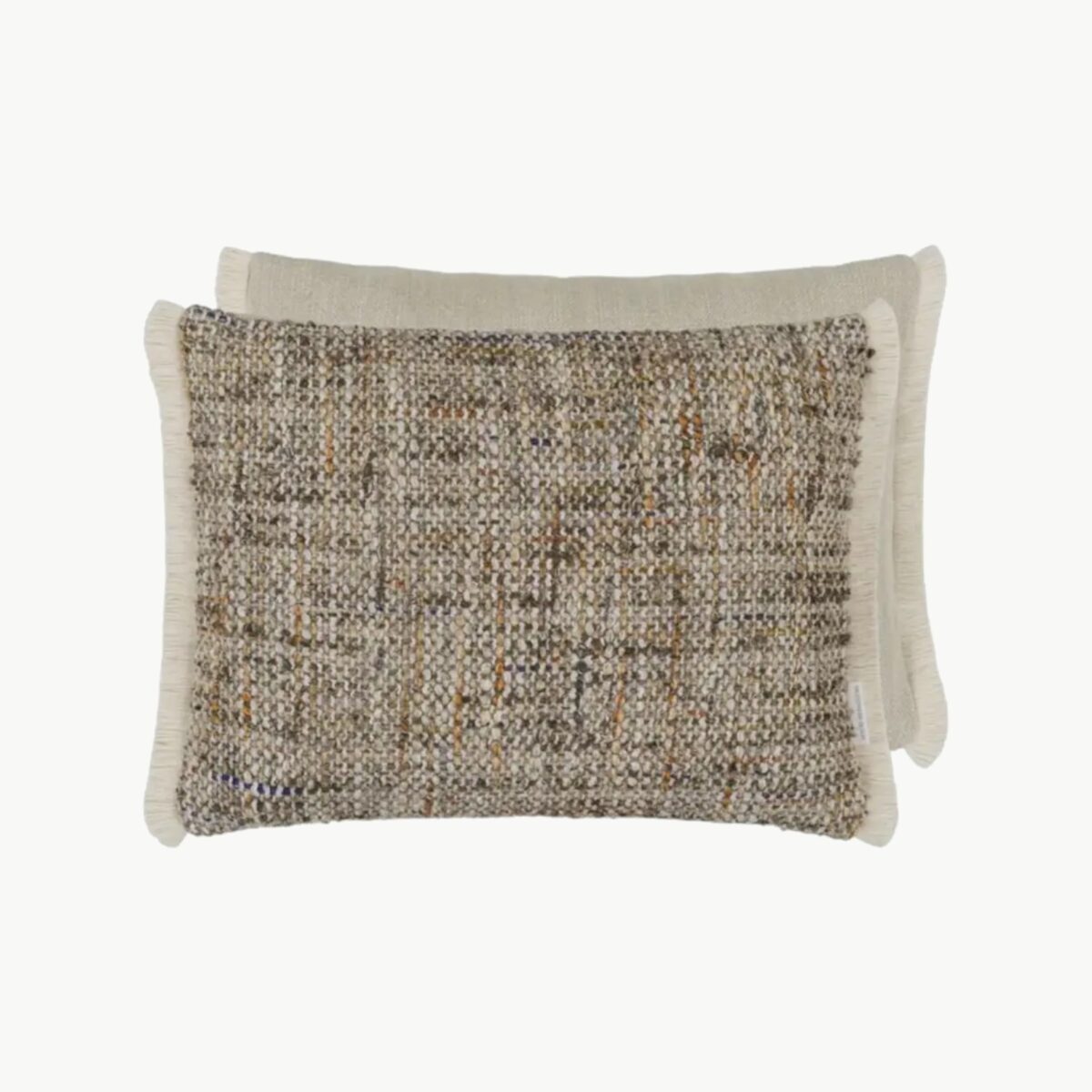 Pradelles Zinc pyntepute fra Designers Guild – elegant tweedstruktur i nøytrale toner med kobber og nøttefarger. Perfekt som dekorativ sofapute.
