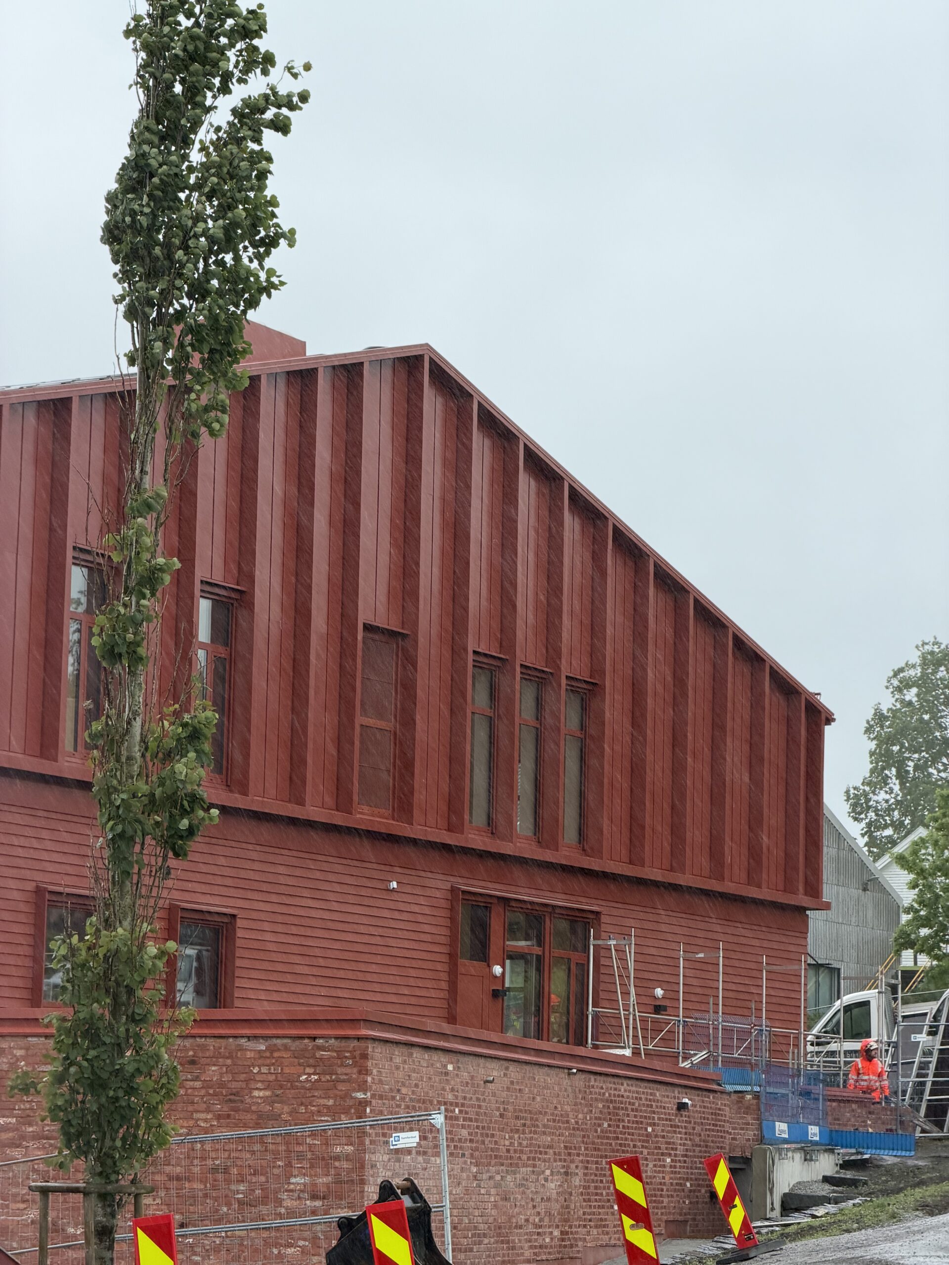 Fasaden på det nye skolebygget ved Øksnevad videregående skole