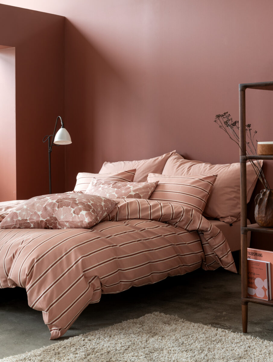 Lissi Bomullsengesett Varm Rosa – miljøbilde fra Interiørfaghuset T. Lund
