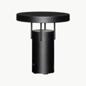 BringMe oppladbar bordlampe Mini i Matt Black fra Hübsch, dimbar og bærbar lampe i metall med integrert LED.