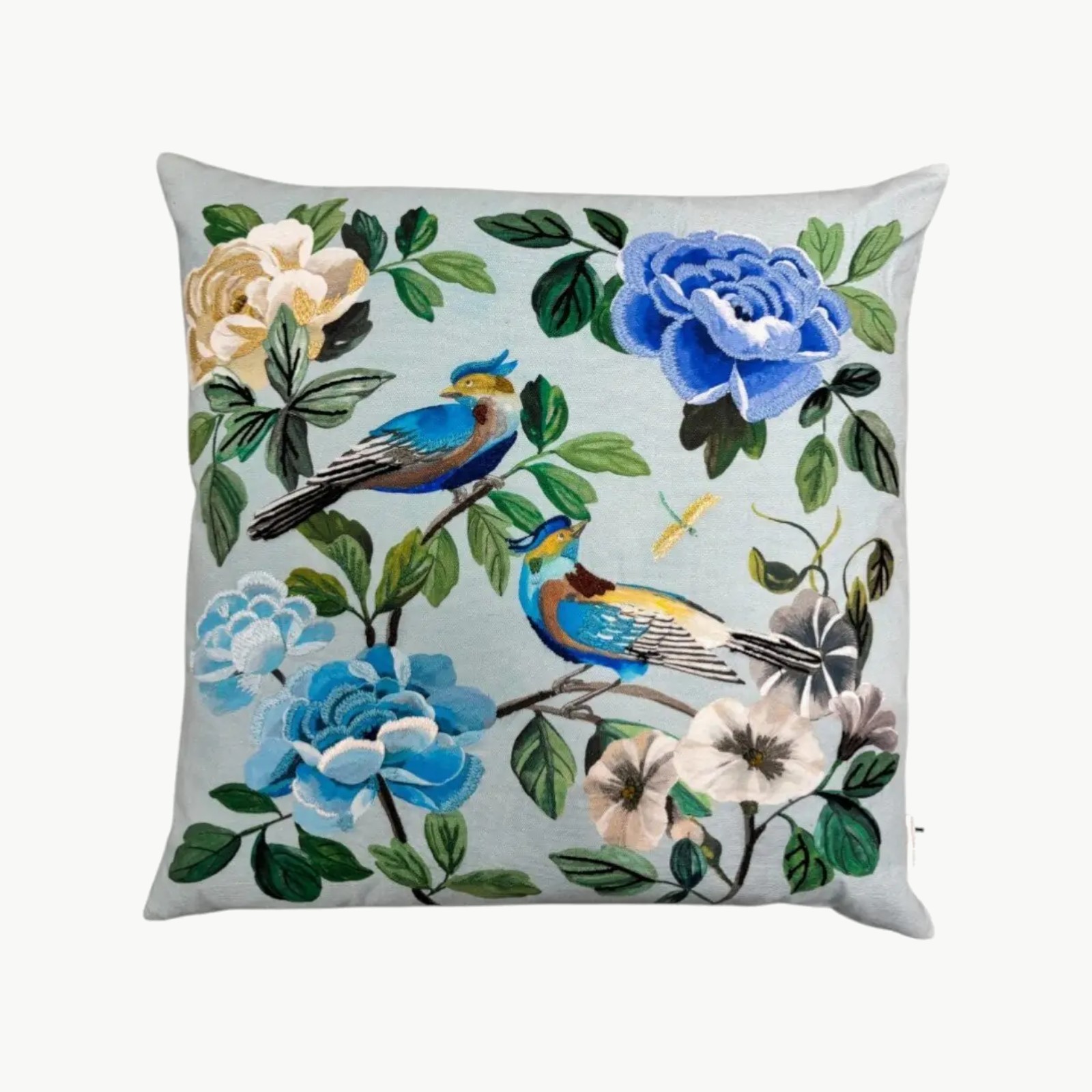 Designers Guild pyntepute med blomster og fugler i koboltblå toner med broderte detaljer
