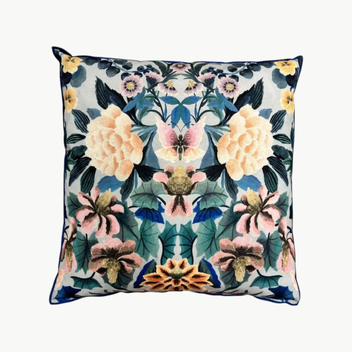 Pyntepute med blomster, blader og sommerfugler i blå og pastellfarger