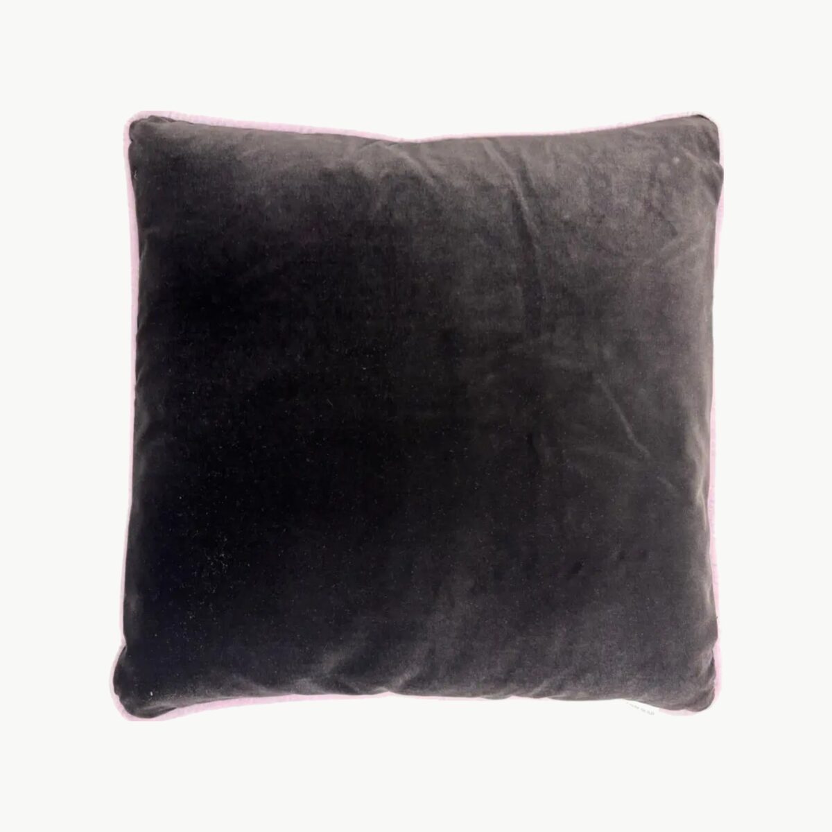 Designers Guild pyntepute i mørk grå tone 50x50