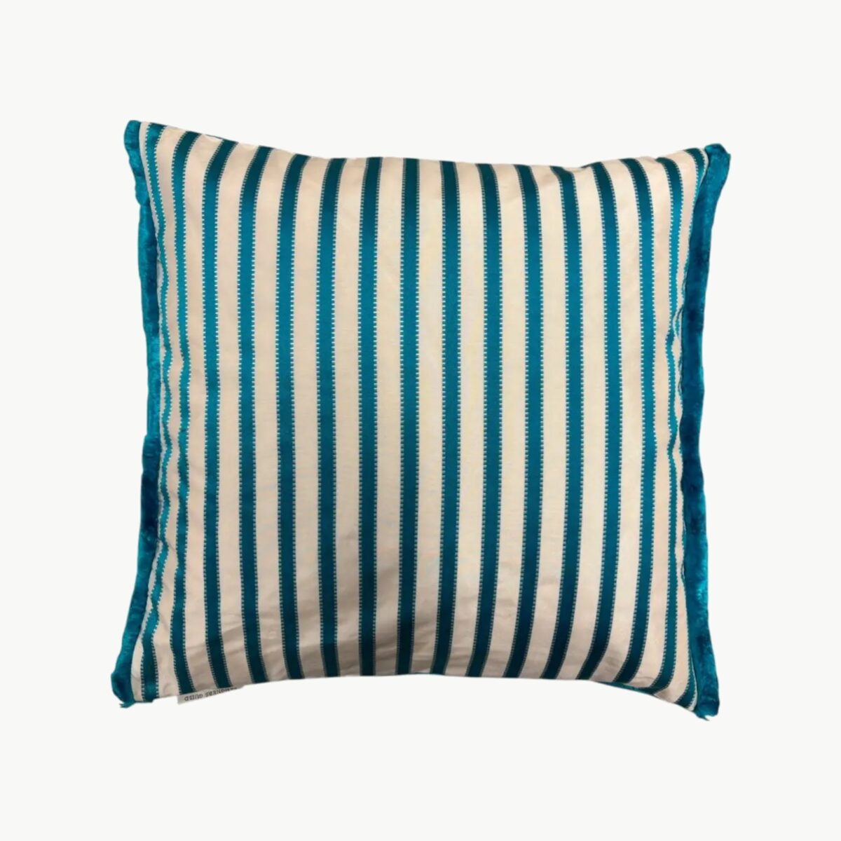 Designers Guild Franchini pyntepute med turkise striper og ensfarget turkis bakside 40x40