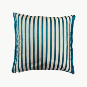 Designers Guild Franchini pyntepute med turkise striper og ensfarget turkis bakside 40x40