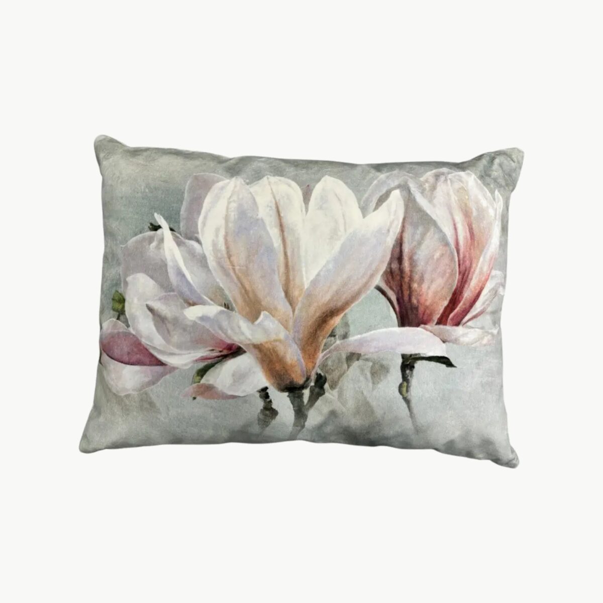 Designers Guild pyntepute med magnolia i hvite og rosa toner 55x40