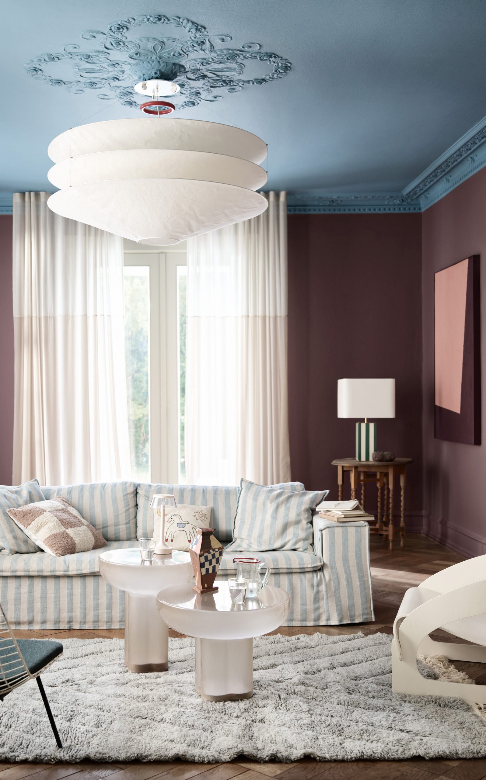 Stue malt i LADY Pure Color 3343 Dusty Purple med tak i 4223 Sama