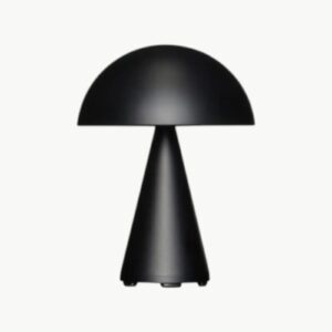 Mush oppladbar bordlampe i matt sort fra Hübsch, trådløs og dimbar lampe i metall med avrundet skjerm.