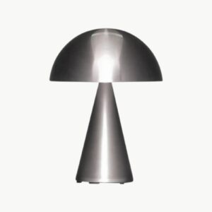 Mush oppladbar bordlampe i Nickel fra Hübsch, dimbar og trådløs lampe i metall med avrundet skjerm.