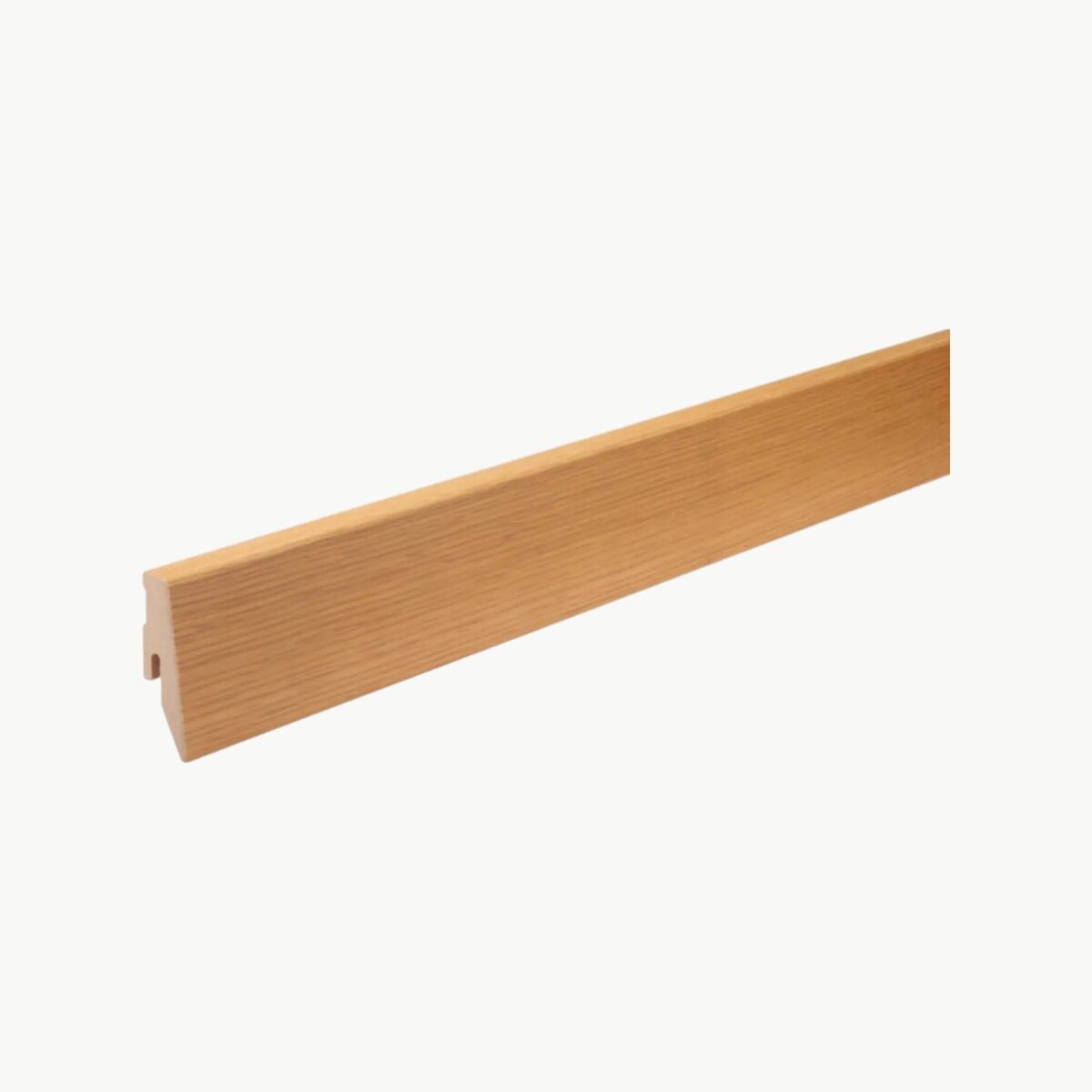 Kantet gulvlist i Oak Nature med varm natur eikestruktur og rett 4 PK-profil