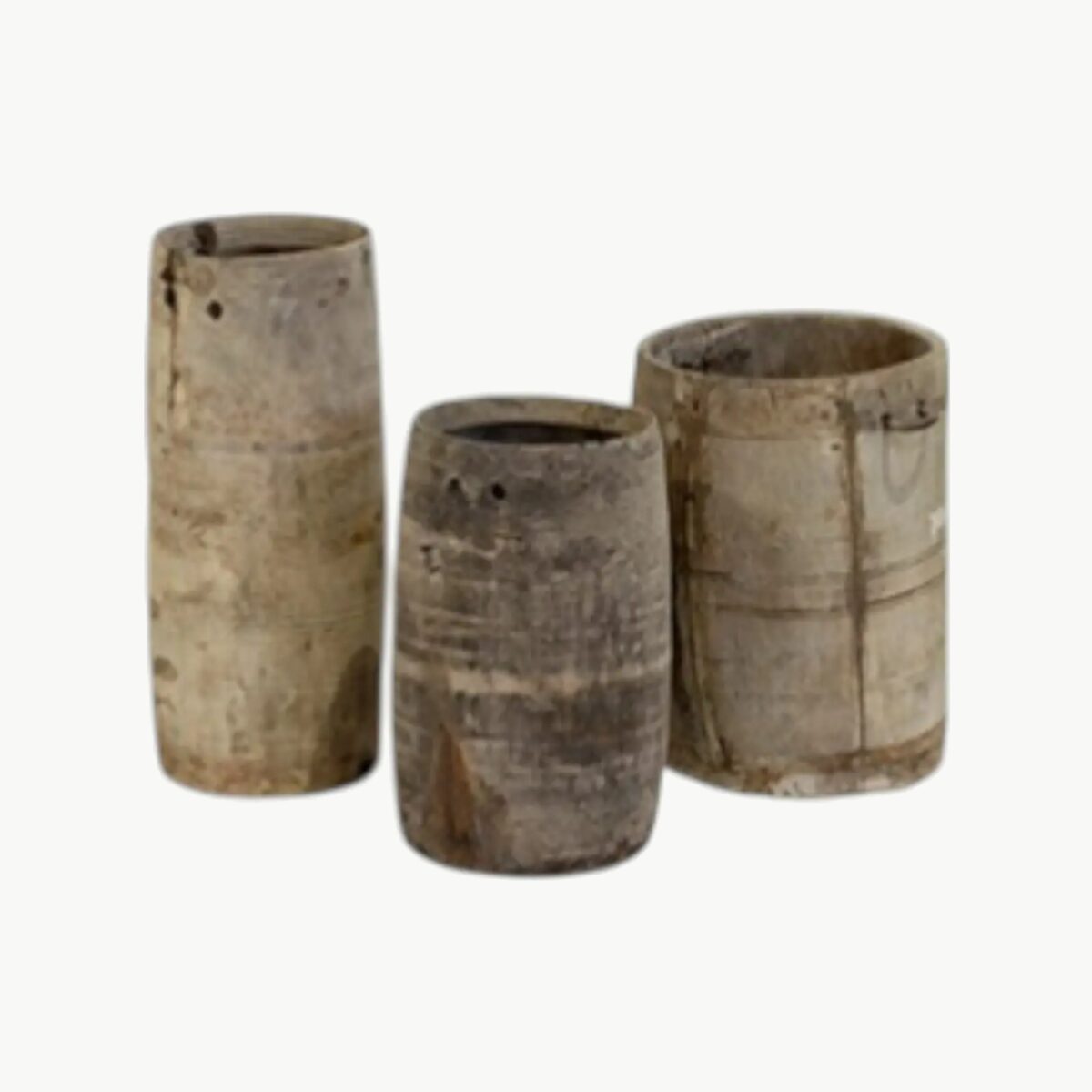 Stor nepalsk vintage krukke i bleket tre med rustikk overflate og naturlig patina.