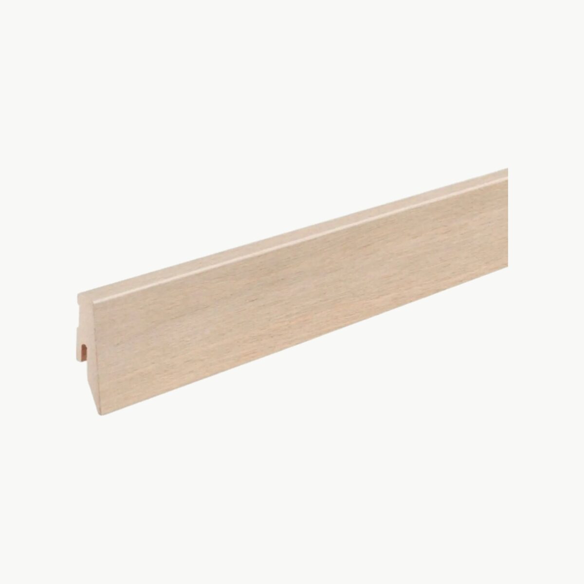 Lys eikefarget gulvlist Pearl White Oak med profilert topp og trestruktur