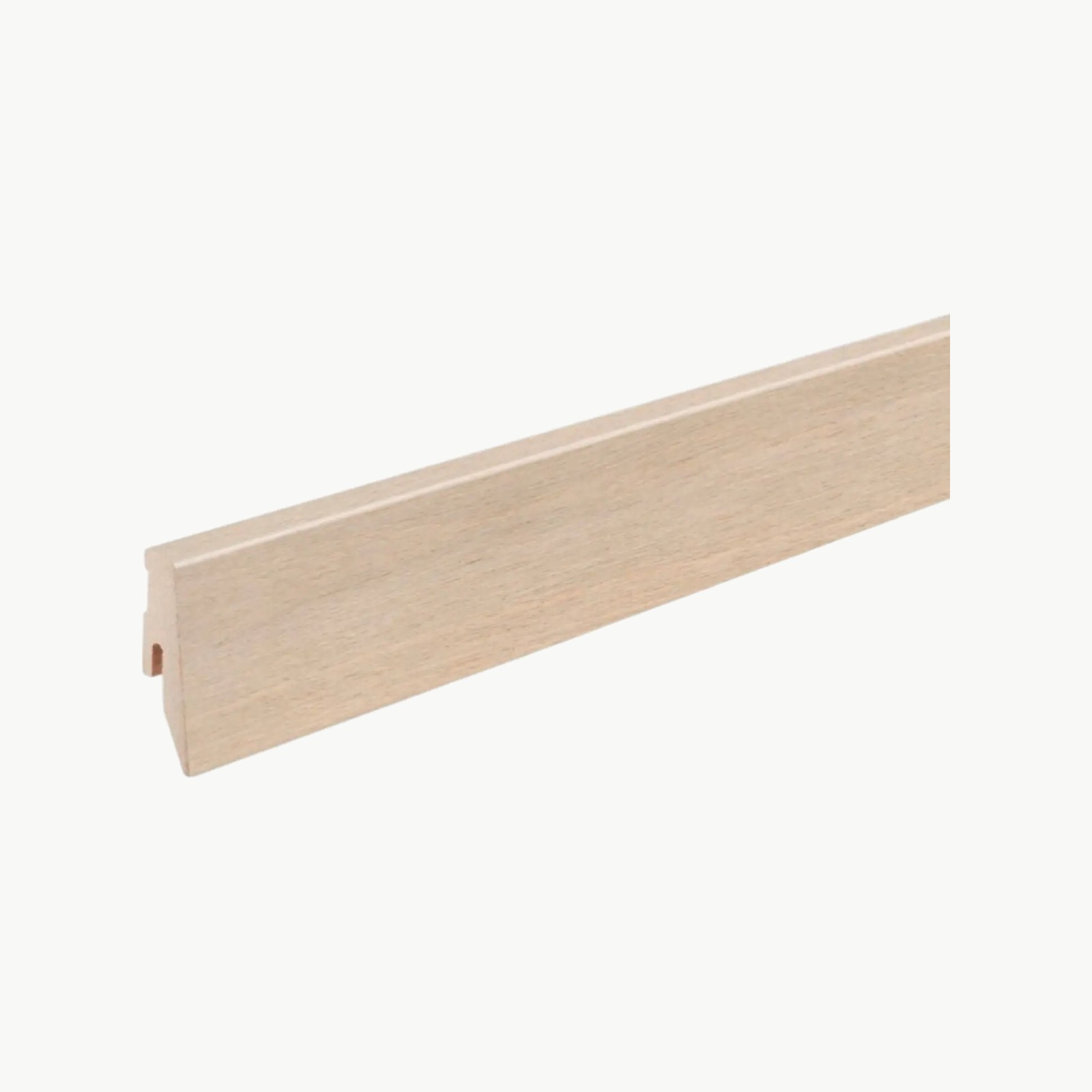 Lys eikefarget gulvlist Pearl White Oak med profilert topp og trestruktur